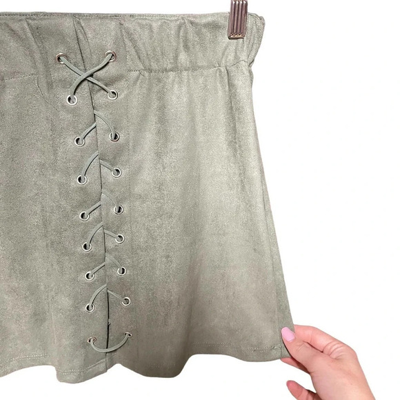 Suzette Collection Olive‎ Green Faux Suede Lace Up Skirt Size Small - Picture 4 of 7